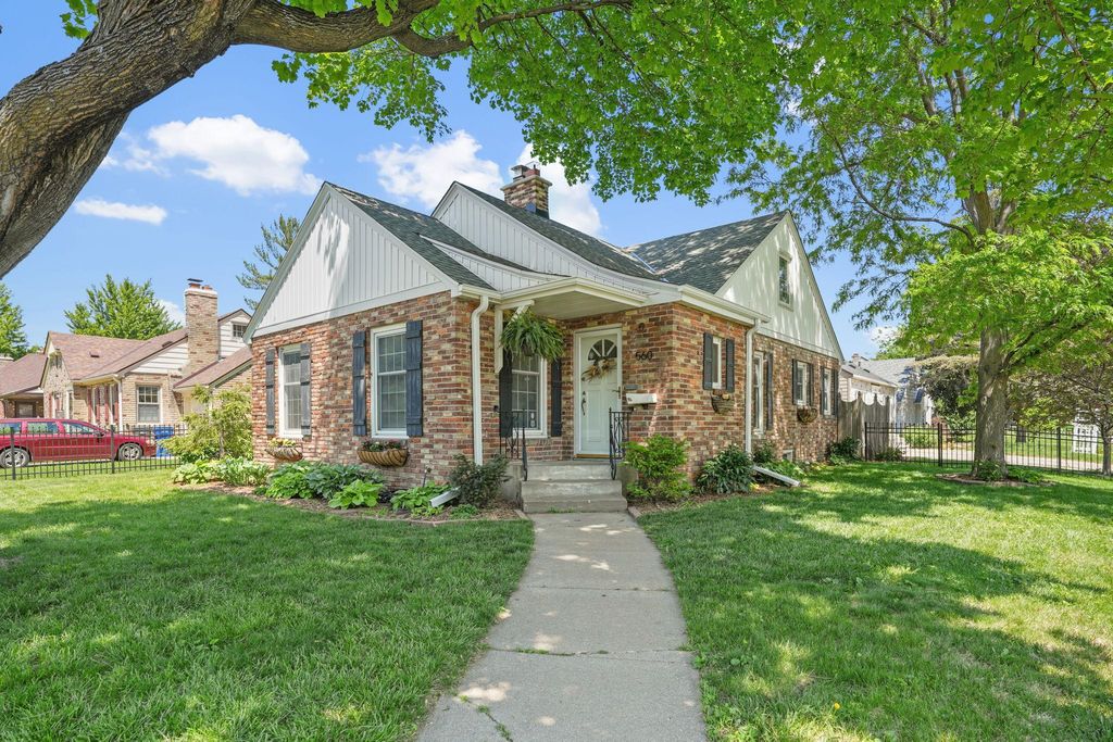 560 Cretin Avenue S, Saint Paul, MN 55116