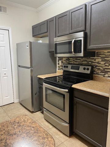 5602 PINNACLE HEIGHTS CIRCLE 111, Tampa, FL 33624
