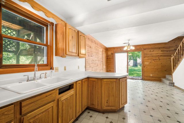 7218 N River ROAD, West Bend, WI 53090