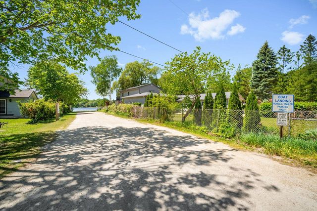 7218 N River ROAD, West Bend, WI 53090