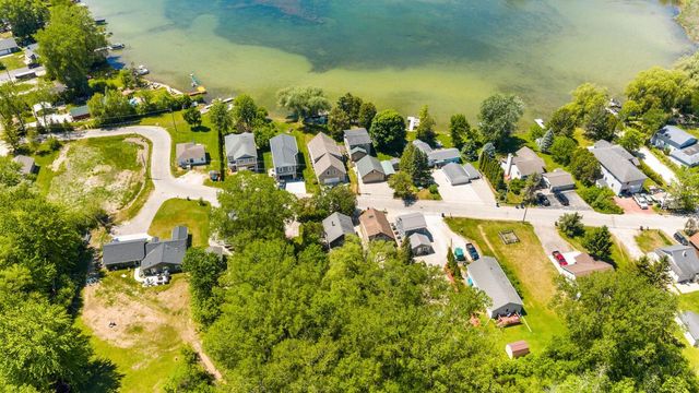 7218 N River ROAD, West Bend, WI 53090