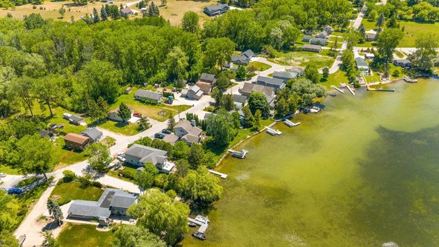 7218 N River ROAD, West Bend, WI 53090