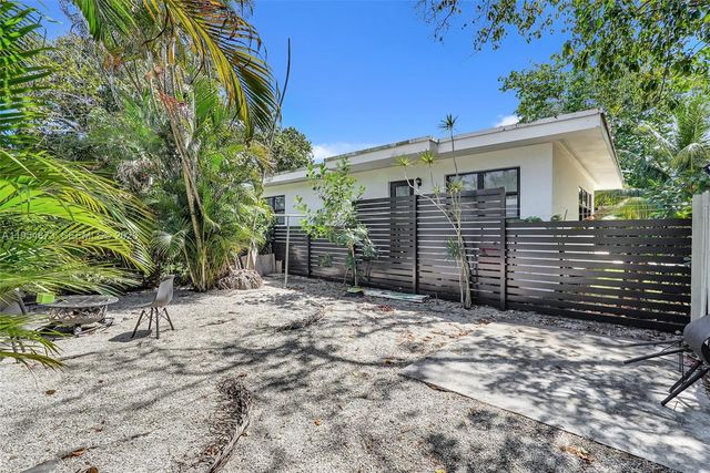 2470-2472 NE 182nd Ter, North Miami Beach, FL 33160