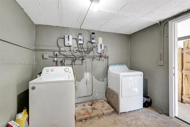 2470-2472 NE 182nd Ter, North Miami Beach, FL 33160