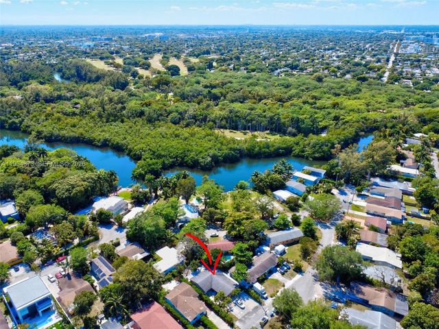 2470-2472 NE 182nd Ter, North Miami Beach, FL 33160