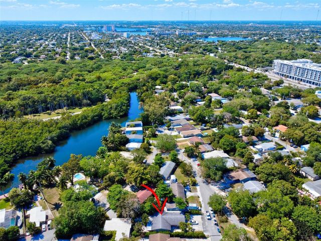 2470-2472 NE 182nd Ter, North Miami Beach, FL 33160