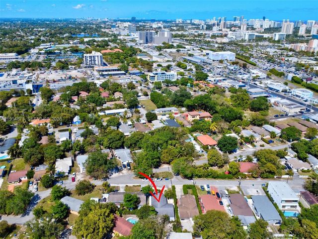 2470-2472 NE 182nd Ter, North Miami Beach, FL 33160