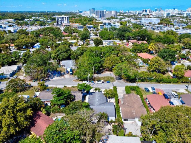 2470-2472 NE 182nd Ter, North Miami Beach, FL 33160