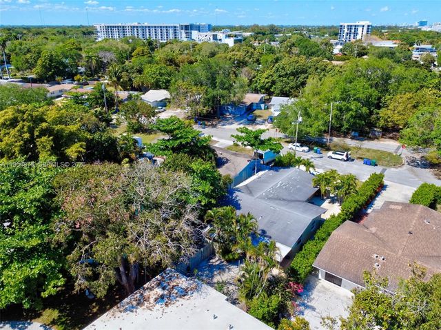 2470-2472 NE 182nd Ter, North Miami Beach, FL 33160