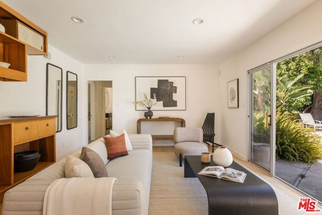 600 Hanley Place, Los Angeles, CA 90049