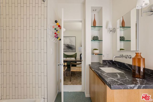 600 Hanley Place, Los Angeles, CA 90049