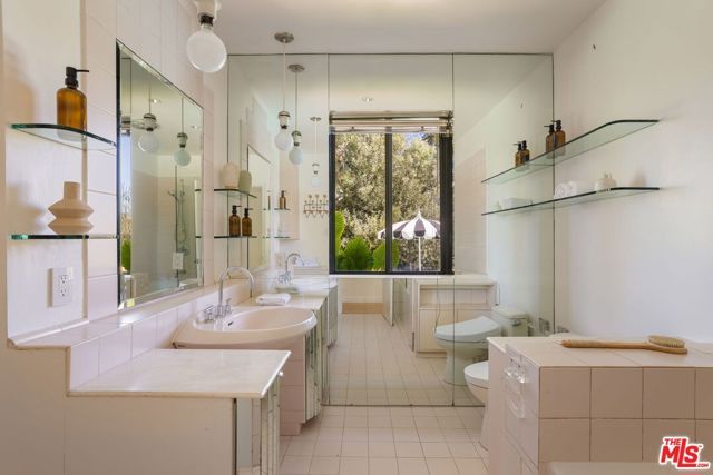600 Hanley Place, Los Angeles, CA 90049