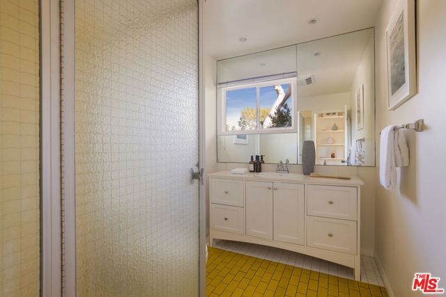 600 Hanley Place, Los Angeles, CA 90049