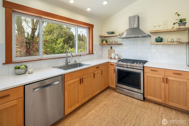 5862 Noon Road, Bellingham, WA 98226