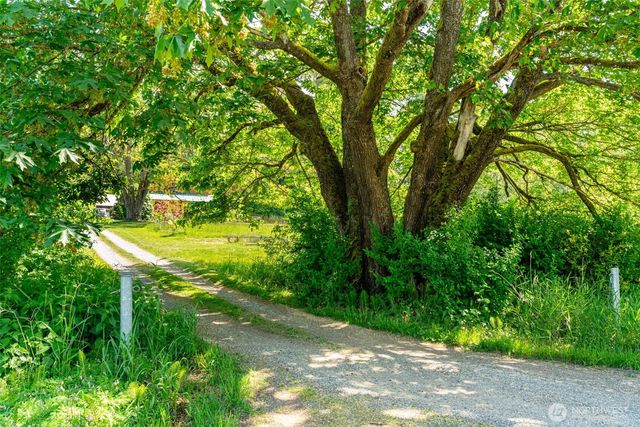 5862 Noon Road, Bellingham, WA 98226