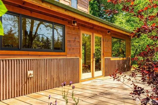5862 Noon Road, Bellingham, WA 98226