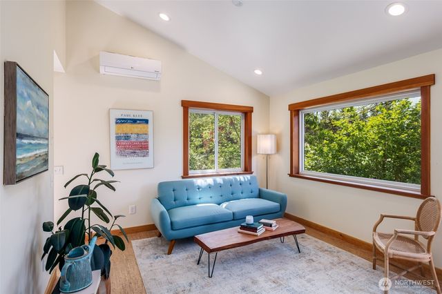 5862 Noon Road, Bellingham, WA 98226