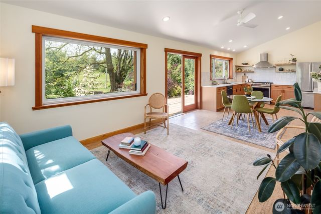 5862 Noon Road, Bellingham, WA 98226