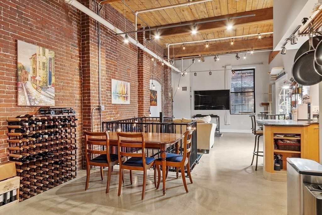 172 Middle St 105, Lowell, MA 01852
