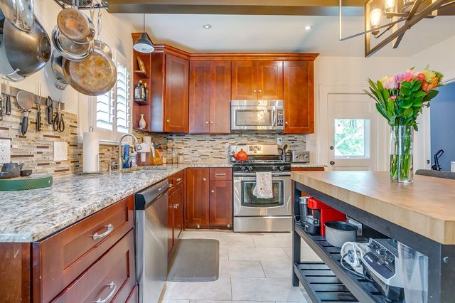2200 W Magnolia Avenue, Fort Worth, TX 76110