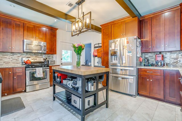 2200 W Magnolia Avenue, Fort Worth, TX 76110