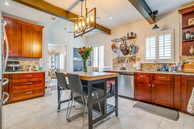 2200 W Magnolia Avenue, Fort Worth, TX 76110