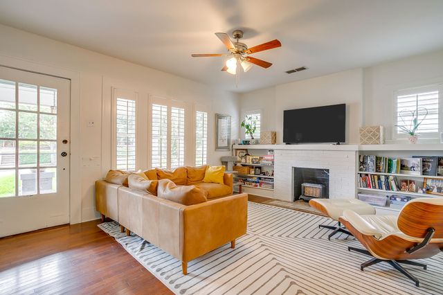 2200 W Magnolia Avenue, Fort Worth, TX 76110