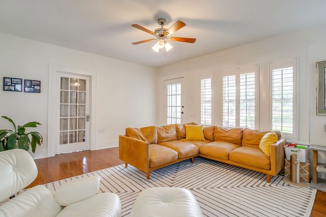 2200 W Magnolia Avenue, Fort Worth, TX 76110