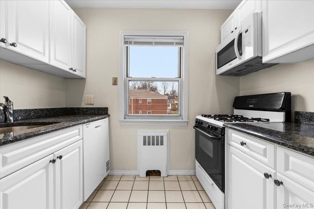 87-18 Marengo Street 2B, Hollis, NY 11423