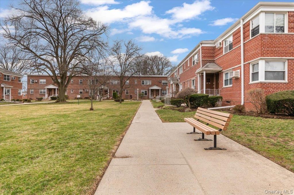 87-18 Marengo Street 2B, Hollis, NY 11423