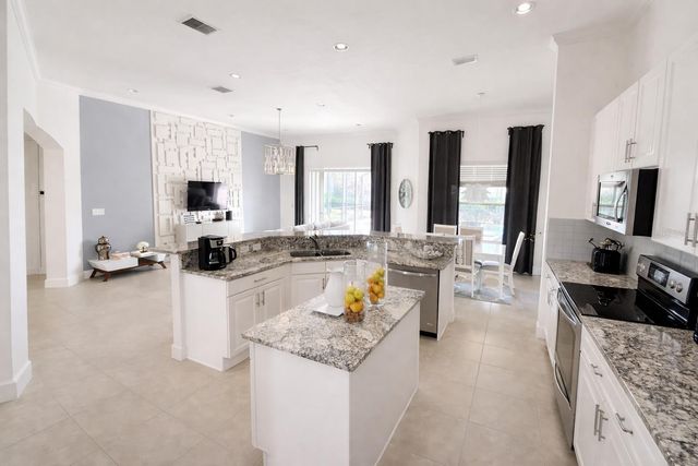 4084 OAKTREE DRIVE, Davenport, FL 33837