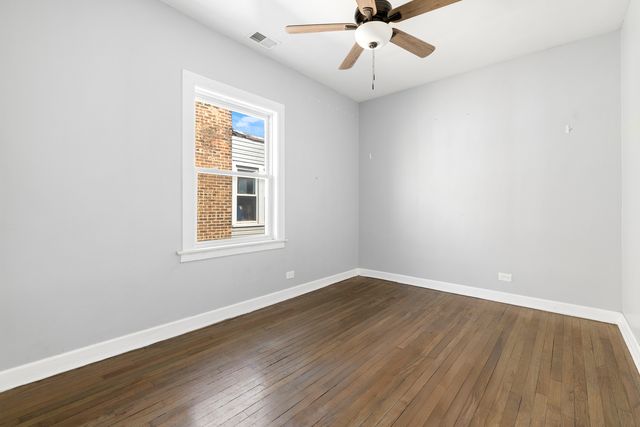 8841 S Muskegon Avenue, Chicago, IL 60617