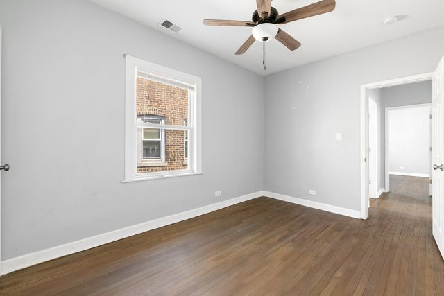 8841 S Muskegon Avenue, Chicago, IL 60617