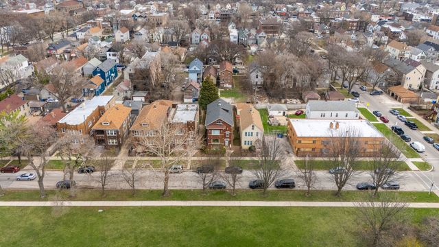 8841 S Muskegon Avenue, Chicago, IL 60617