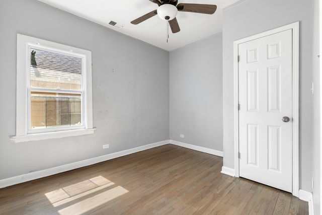 8841 S Muskegon Avenue, Chicago, IL 60617