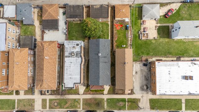 8841 S Muskegon Avenue, Chicago, IL 60617