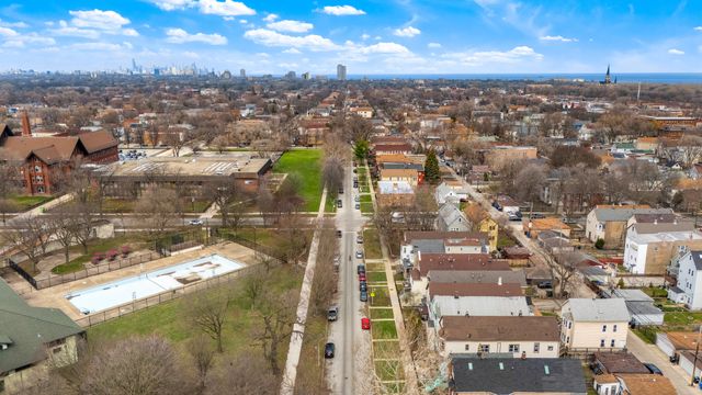 8841 S Muskegon Avenue, Chicago, IL 60617