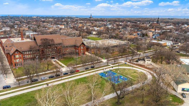 8841 S Muskegon Avenue, Chicago, IL 60617