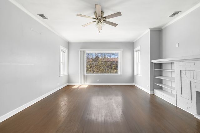 8841 S Muskegon Avenue, Chicago, IL 60617