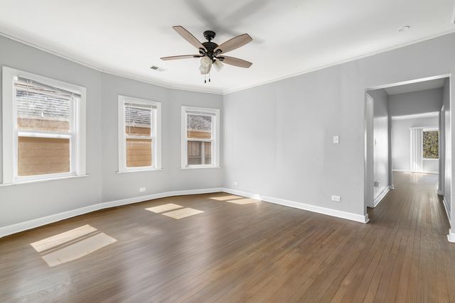 8841 S Muskegon Avenue, Chicago, IL 60617