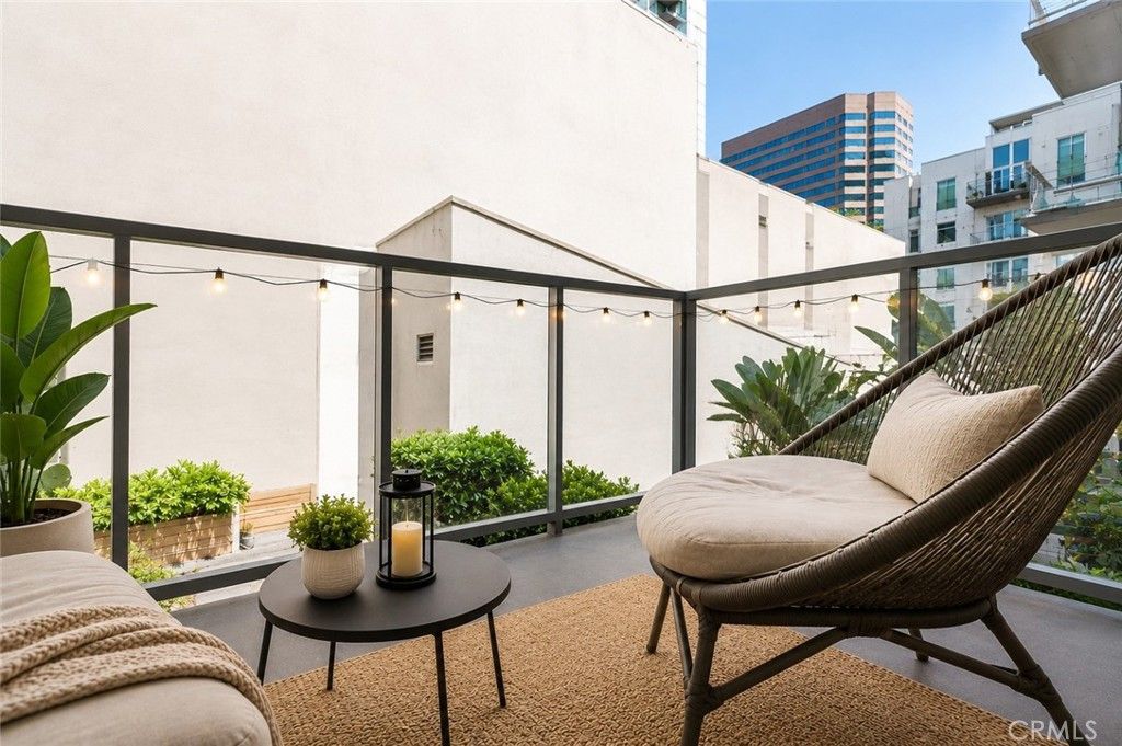 Image 12 of property listing at 645 W 9th Street 314, Los Angeles, CA 90015