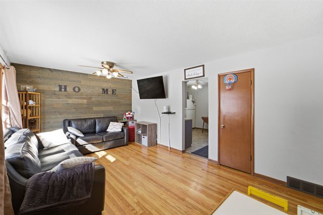 3008 E Shawnee Avenue, Des Moines, IA 50317