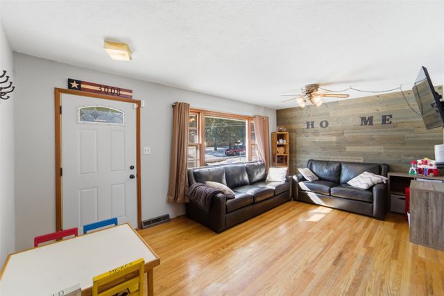 3008 E Shawnee Avenue, Des Moines, IA 50317