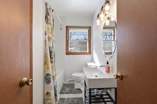 3008 E Shawnee Avenue, Des Moines, IA 50317