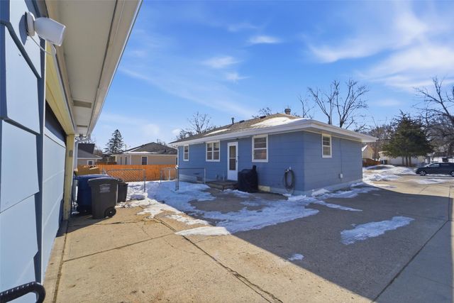 3008 E Shawnee Avenue, Des Moines, IA 50317