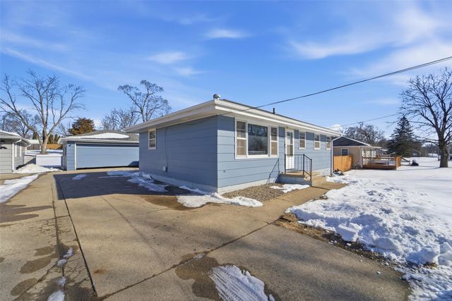 3008 E Shawnee Avenue, Des Moines, IA 50317