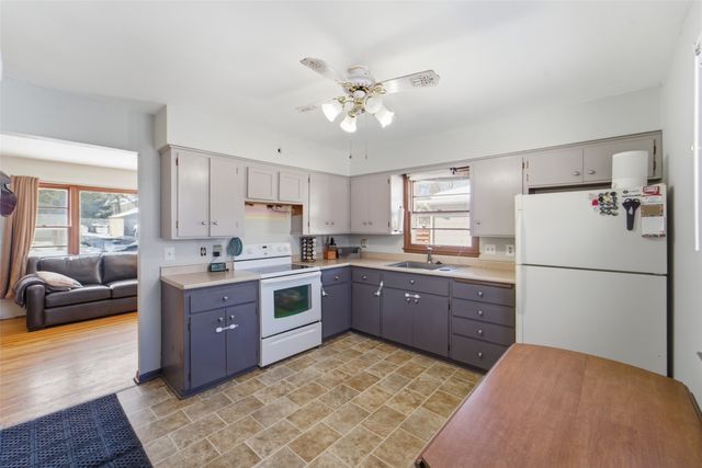 3008 E Shawnee Avenue, Des Moines, IA 50317