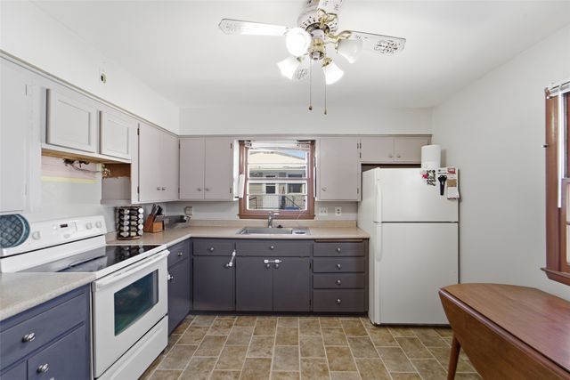 3008 E Shawnee Avenue, Des Moines, IA 50317