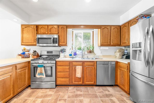 3176 Yorkshire Drive, Port Huron, MI 48060