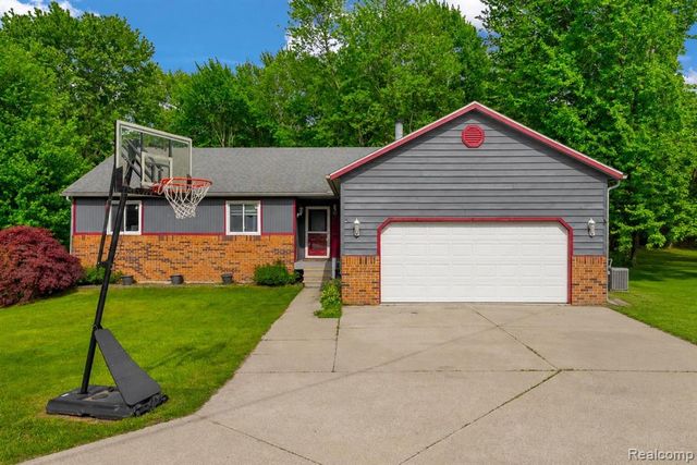 3176 Yorkshire Drive, Port Huron, MI 48060